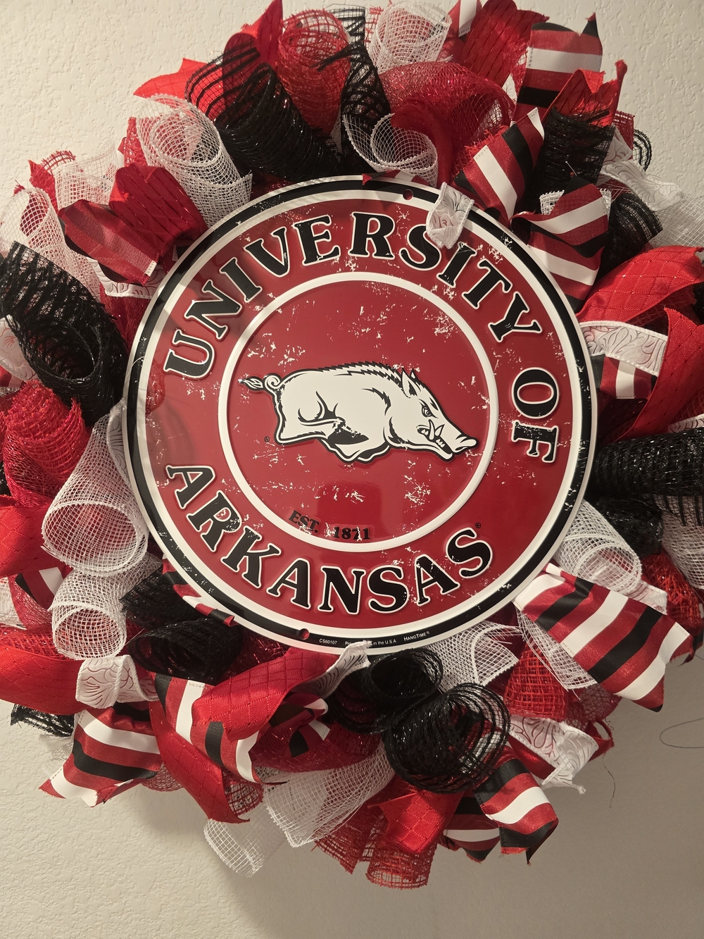 W135 - Arkansas Razerbacks WPS Red & White Decorative Wreath